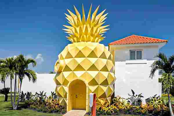 Spongebob fans! This Pineapple Villa will top your travel bucket list!