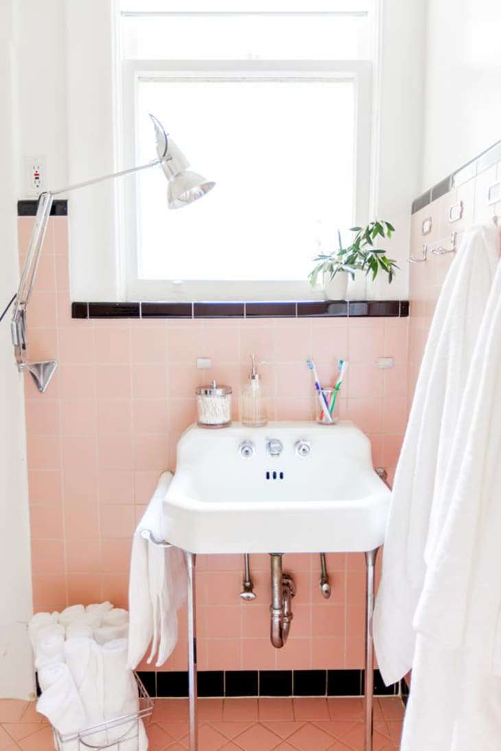 7 Ideas to Make an Old-School Tiled Bathroom Look New and Fresh
